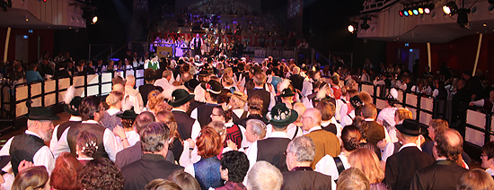 Alle machen mit : Oide Wiesn Bürgerball am 27.01.2017 im Deutschen Theater (©Foto:Martin Schmitz)